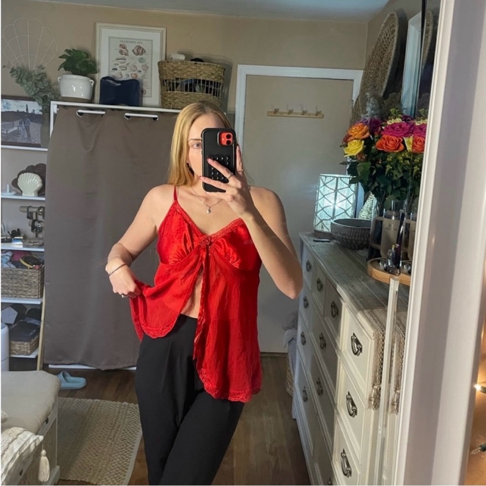 Vintage delicates red split front blouse tank top with rose details - Picture 8 of 16